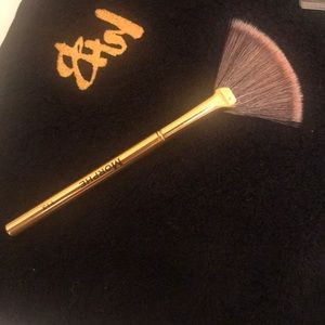 Morphe brush❤️ Brush Y13 for a perfect highlight😍